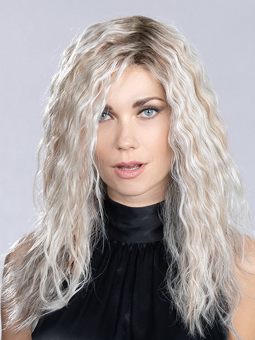 MUSIC (styled wavy) by Ellen Wille in Metallic Blonde Rooted