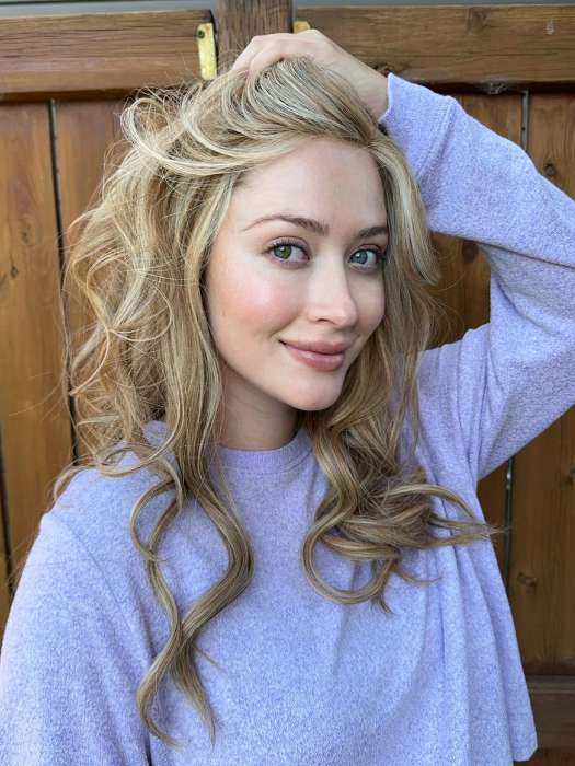 Darra by Amore - model photo, side view