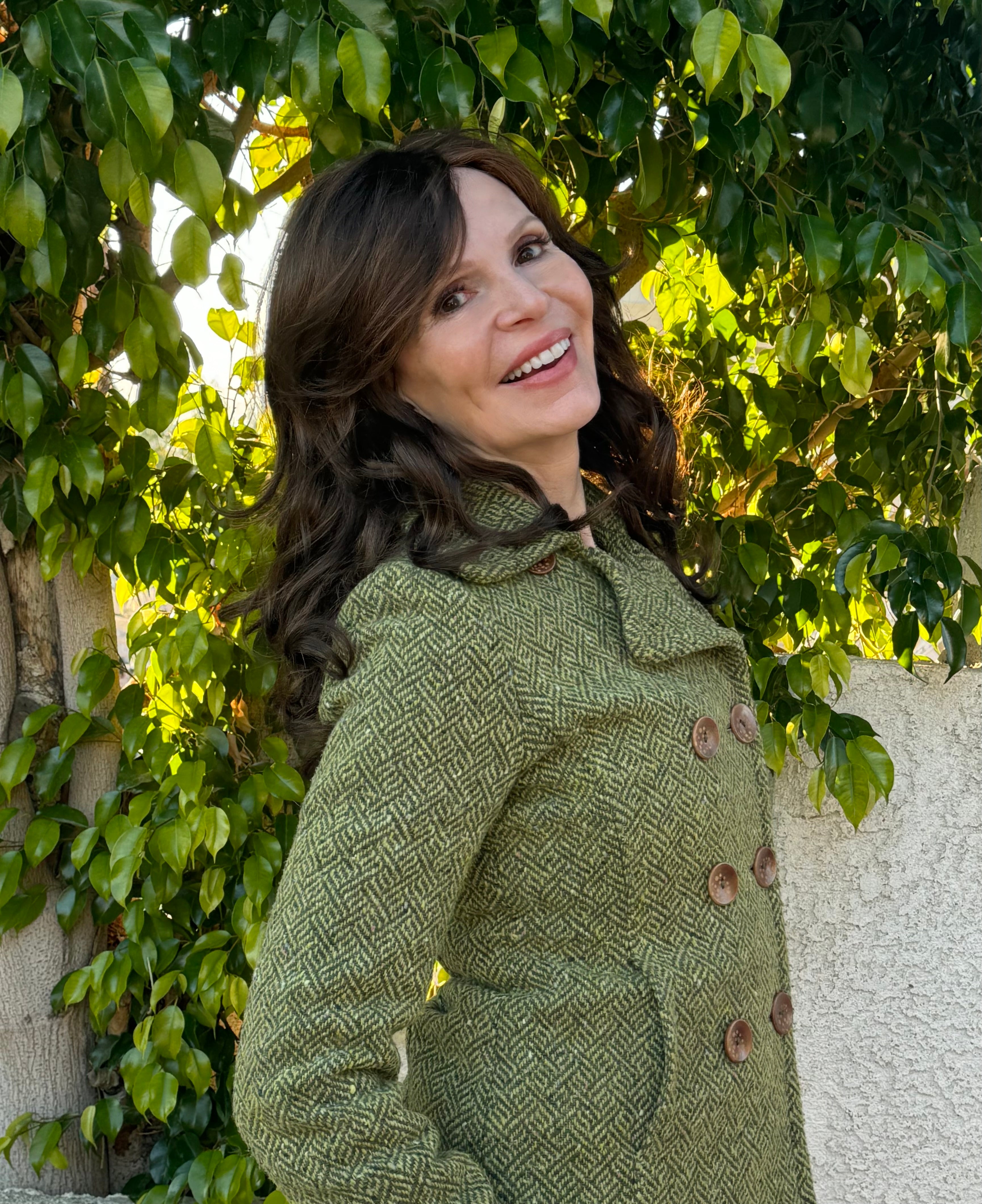 Janine     (Style #4054).   Double Monofilament / 100% Hand Tied.