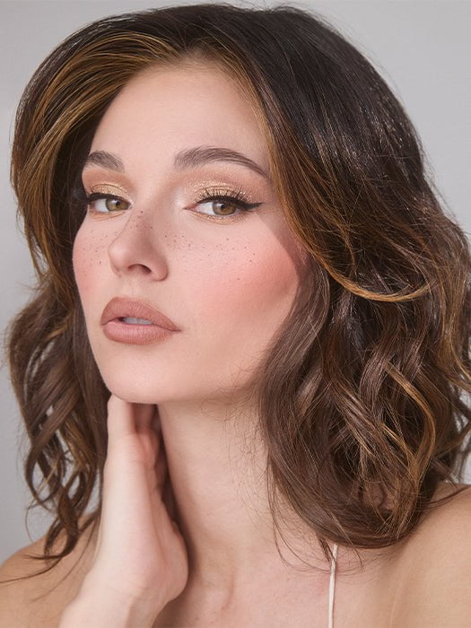 Medium Wavy TP Mono by Amore - model photo, additional angle